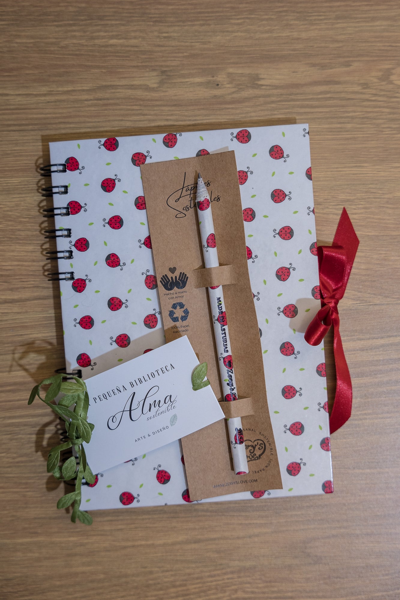 Combo Sostenible | Cuaderno + Lápiz de papel reciclado
