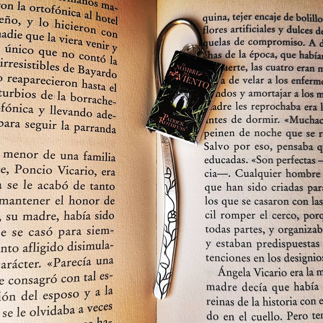 Mini Libro "El Hombre del Viento" – Marcapáginas Literario | Hecho a Mano