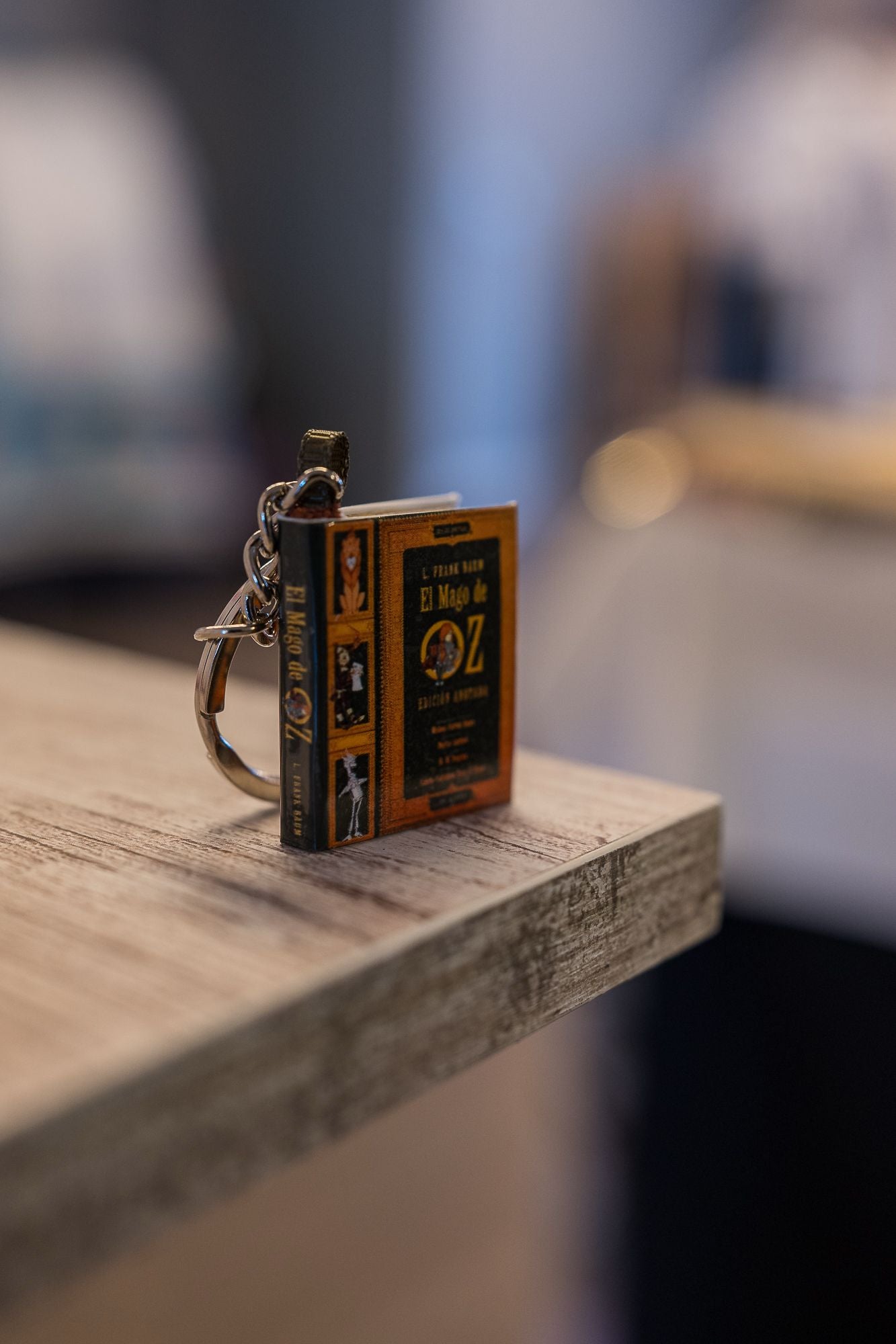 Mini Libro El Mago de Oz – Llavero Literario Hecho a Mano