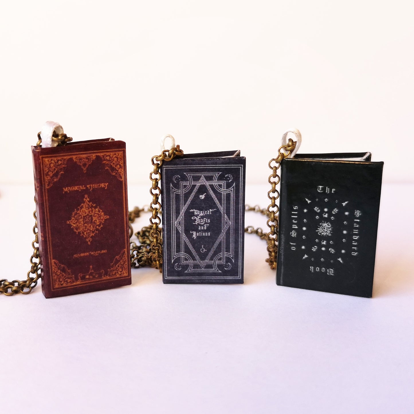 Mini Libros de Magia y Hechizos de Harry Potter – Colgante, Llavero o Marcapáginas