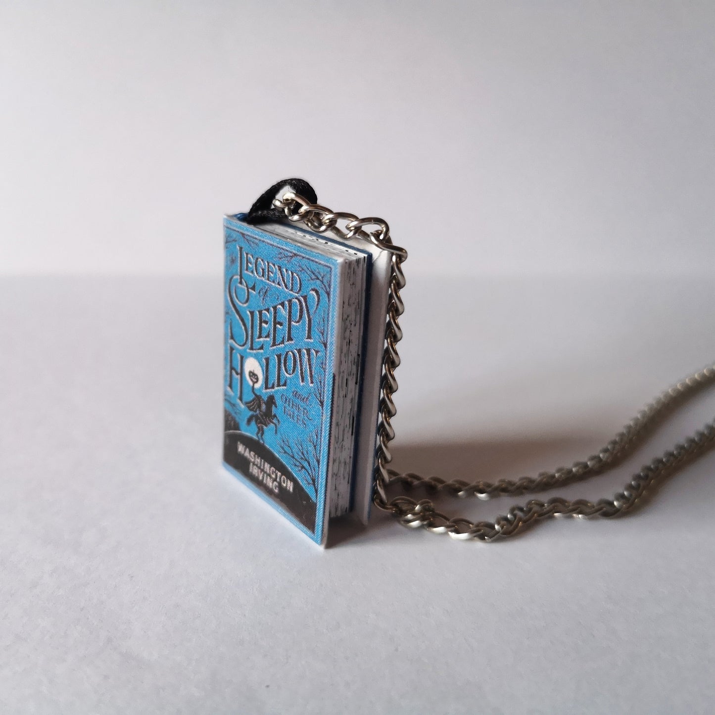 Mini Libro "The Legend of Sleepy Hollow" – Colgante, Marcapaginas o Llavero
