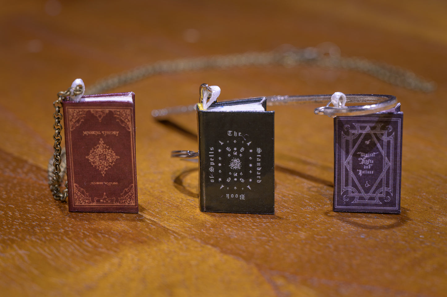Mini Libros de Magia y Hechizos de Harry Potter – Colgante, Llavero o Marcapáginas