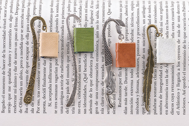 Mini Marcapáginas Mini Libro Piel Reutilizada. Marcador de pagina