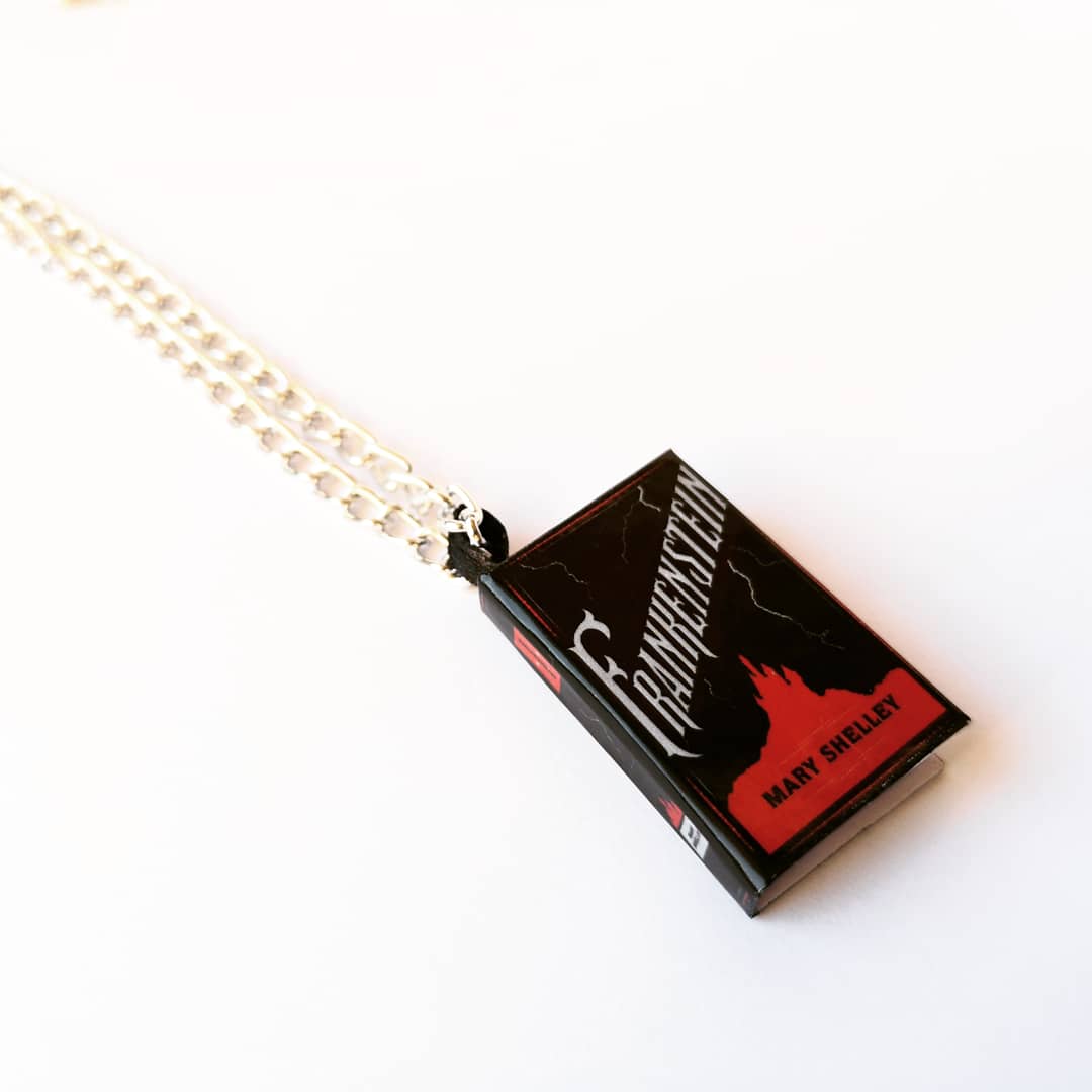 Mini Libro Frankenstein – Colgante, Marcapáginas o Llavero | Edición Limitada | Hecho a Mano