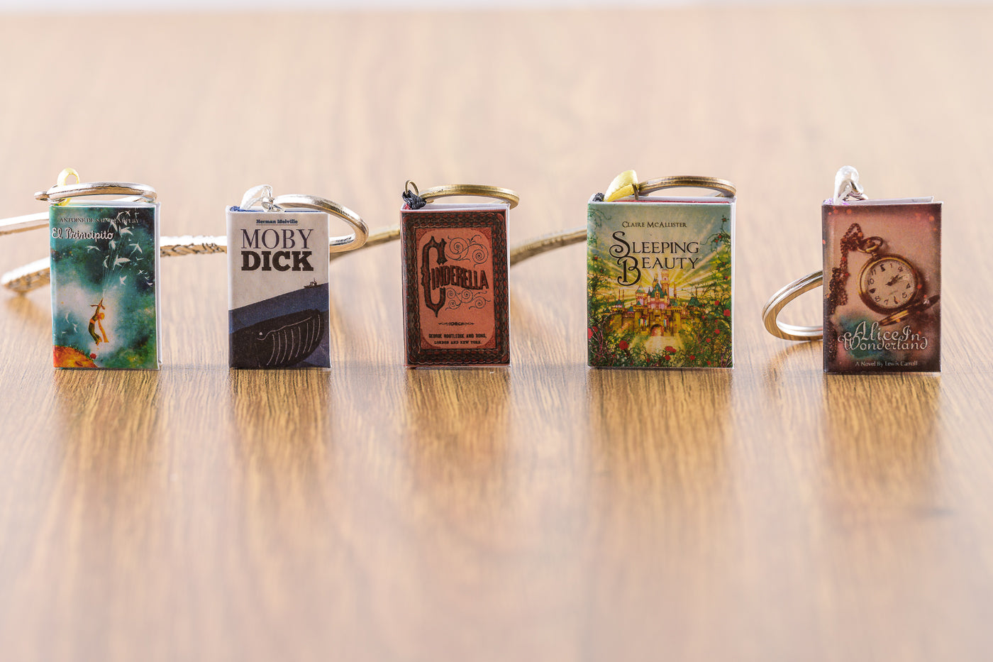 Mini Libro Cinderella – Marcapáginas Hecho a Mano | Edición Limitada
