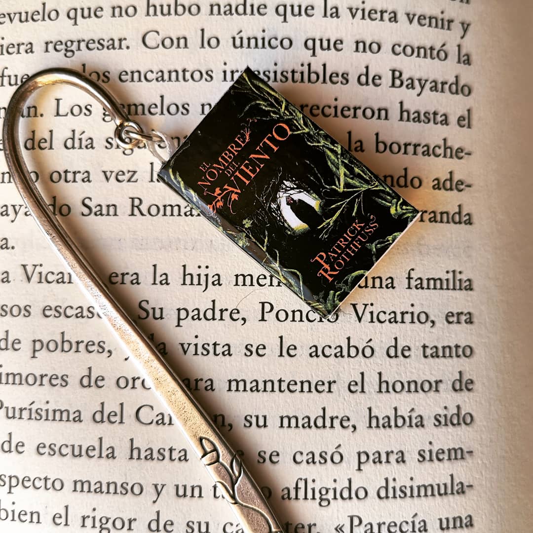 Mini Libro "El Hombre del Viento" – Marcapáginas Literario | Hecho a Mano