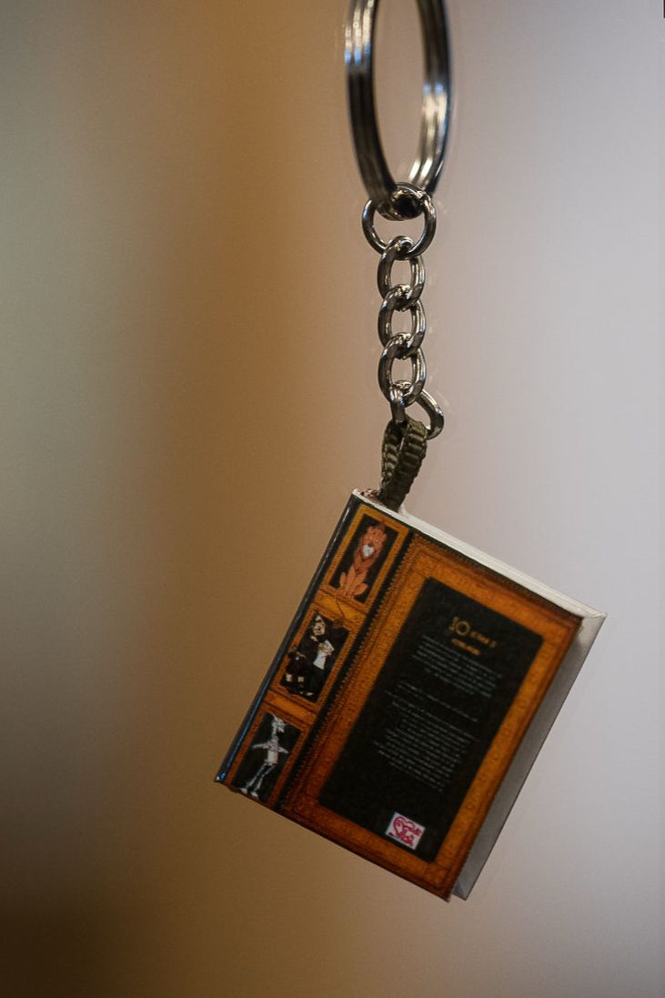 Mini Libro El Mago de Oz – Llavero Literario Hecho a Mano