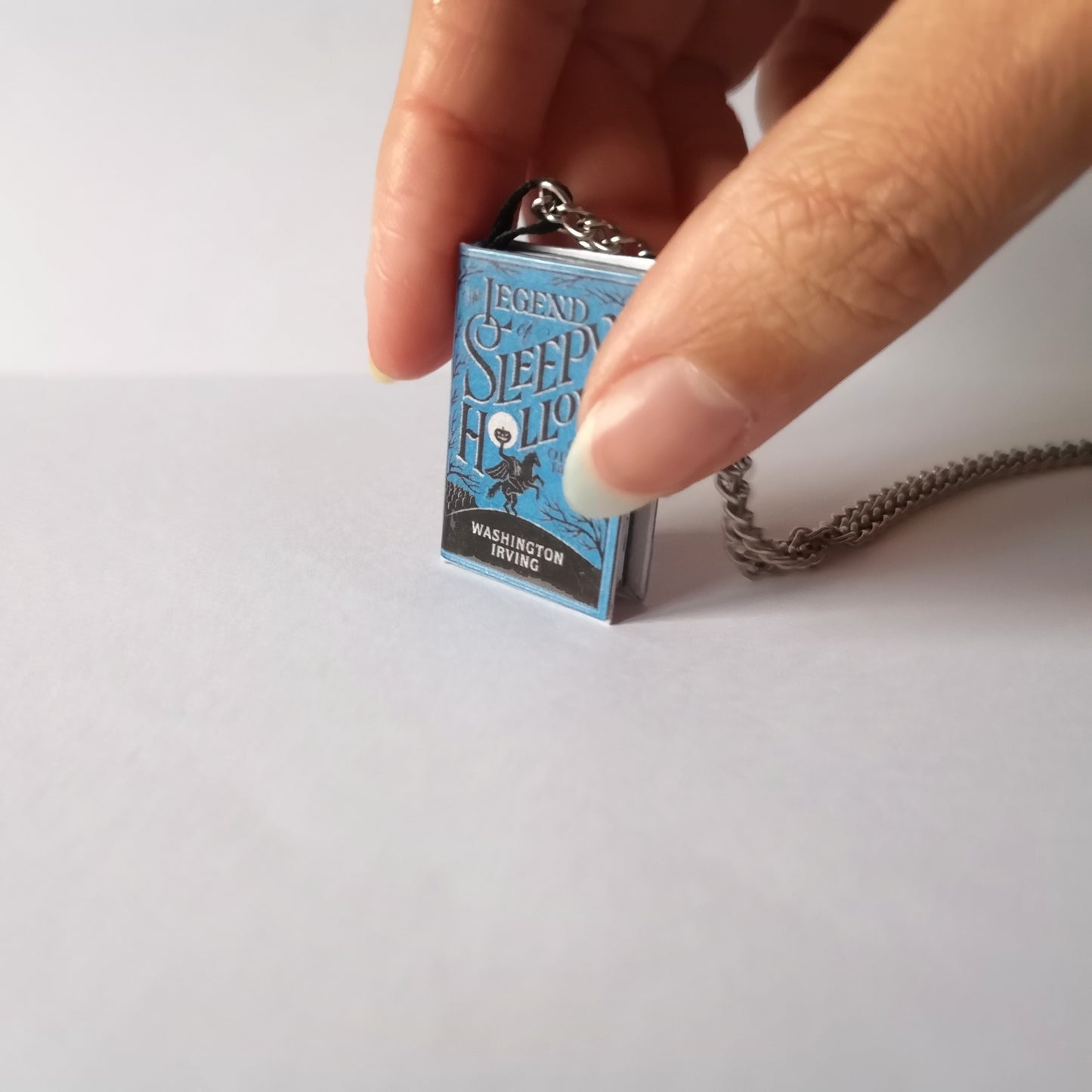Mini Libro "The Legend of Sleepy Hollow" – Colgante, Marcapaginas o Llavero