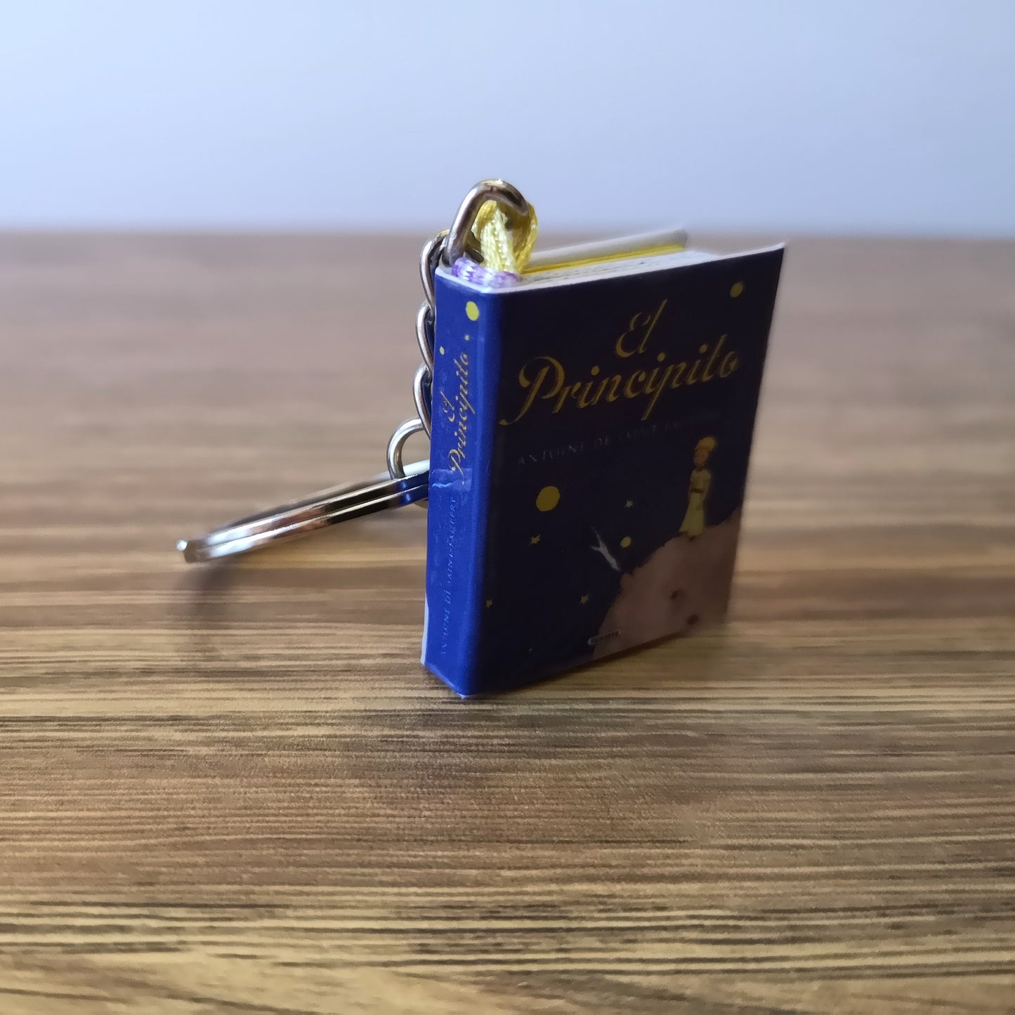 Mini Libro El Principito. Marcapáginas, Colgante, Llavero