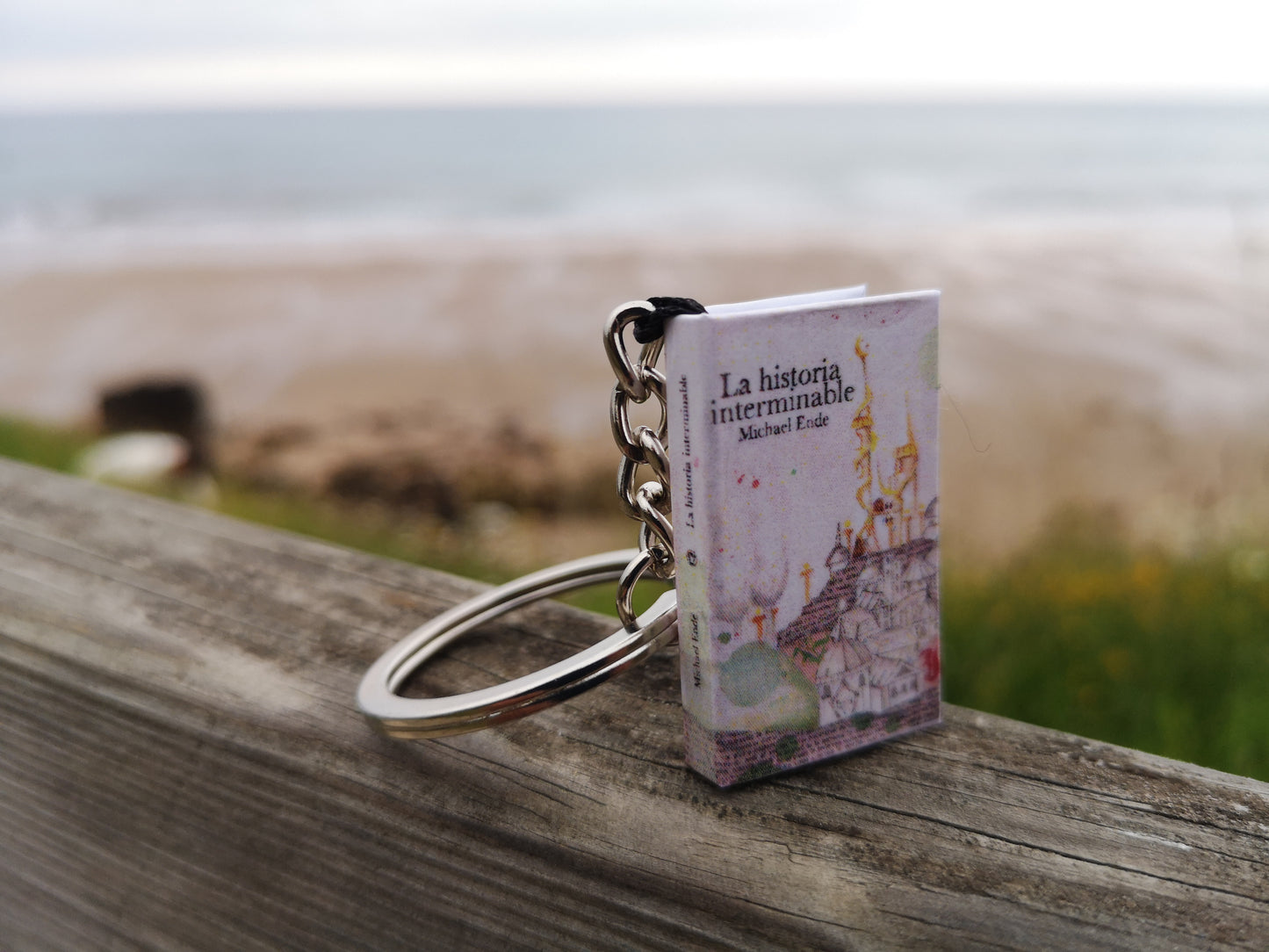 Mini Libro "La Historia Interminable" – Llavero, Colgante o Marcapáginas