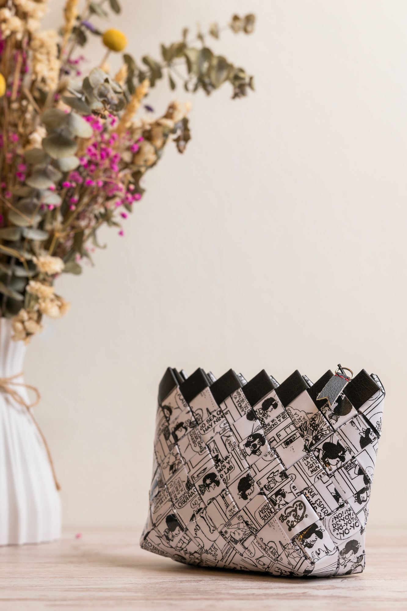 Neceser Artesanal de Mafalda – Elegancia en Blanco y Negro