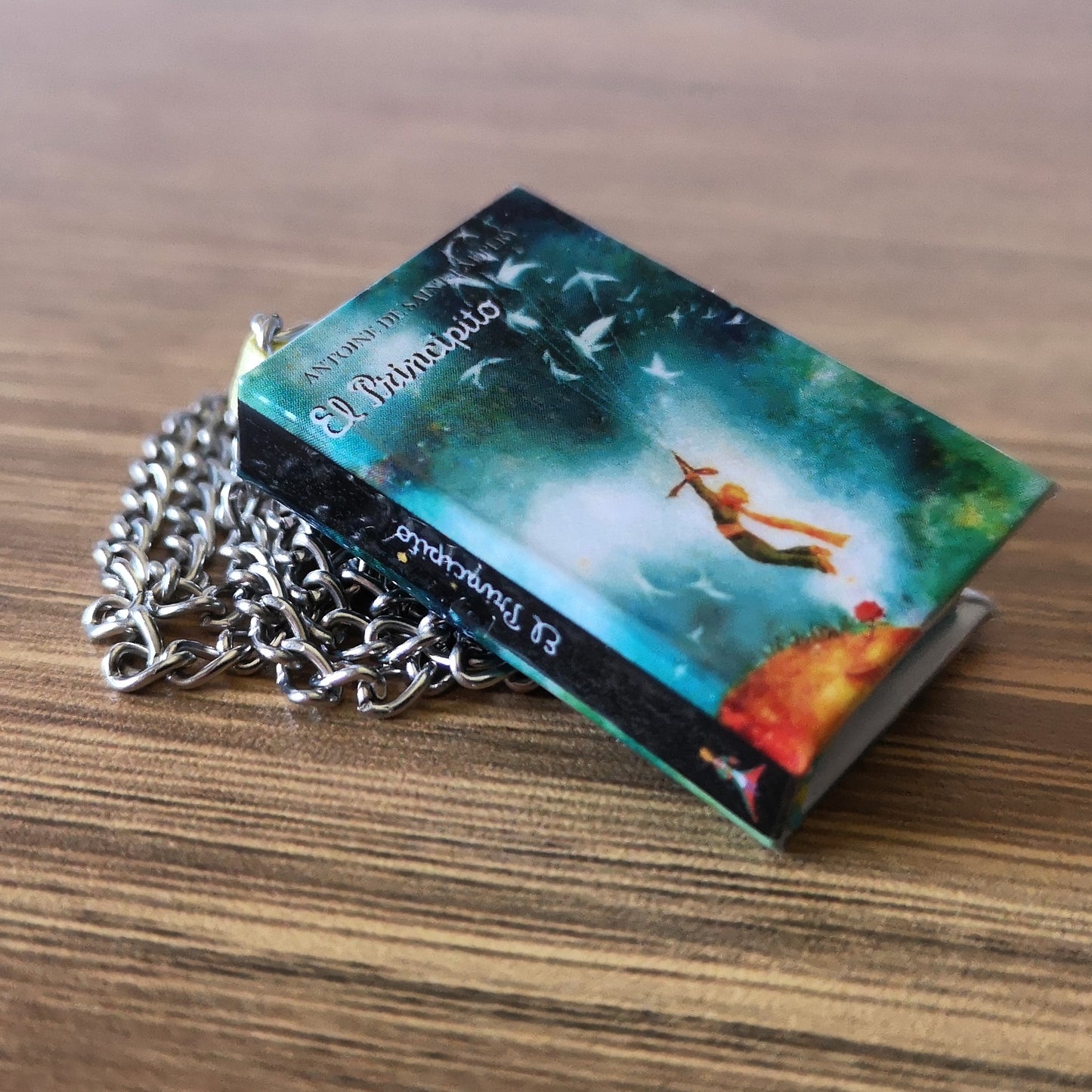 Mini Libro El Principito. Marcapáginas, Colgante, Llavero