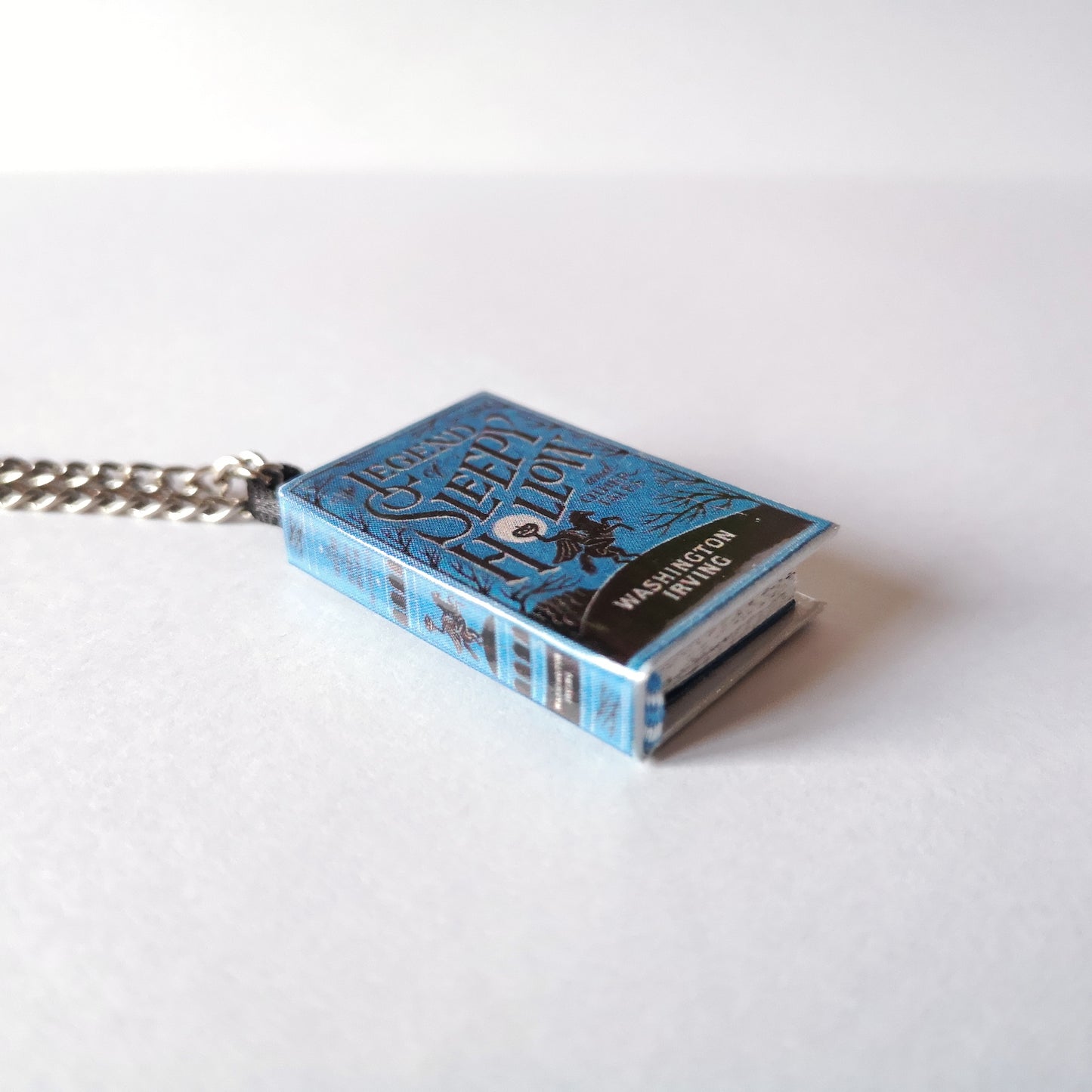 Mini Libro "The Legend of Sleepy Hollow" – Colgante, Marcapaginas o Llavero