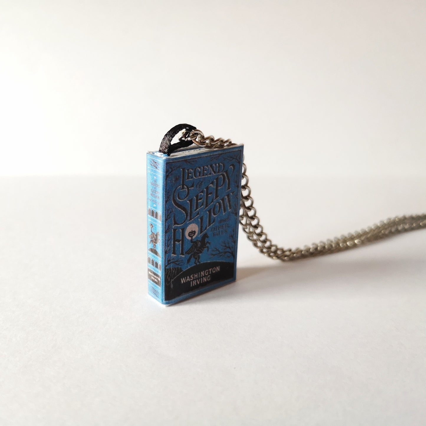 Mini Libro "The Legend of Sleepy Hollow" – Colgante, Marcapaginas o Llavero