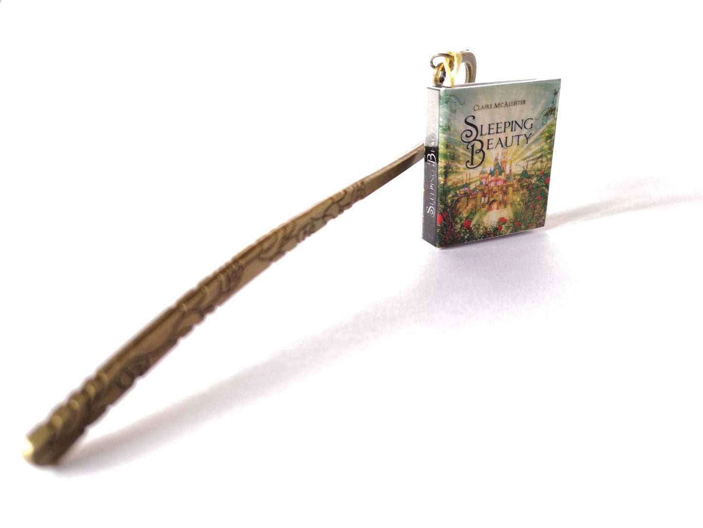 Marcapáginas Mini Libro La Bella Durmiente. Marcador, Colgante o Llavero